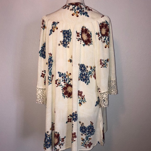 🆕 Floral Lace Kimono 🌟HOST PICK🌟 - Picture 6 of 6